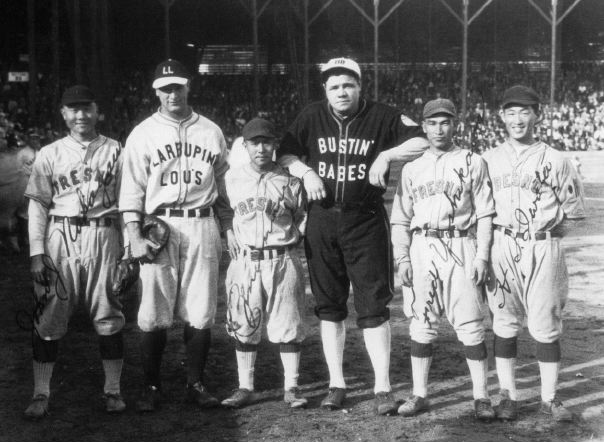 Lou Gehrig and Babe Ruth with Neisei baseball teamates in Fresno - 1927